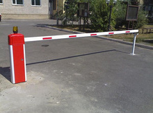 Şlaqbaumlar, təhlükəsizlik kameraları və turniketlər