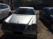 Mercedes E 220, 2000 il