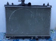 "Nissan Tiida" radiatoru