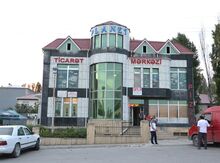Ofisiant xanım tələb olunur