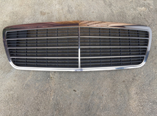 "Mercedes" radiator barmaqlığı