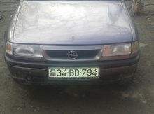 Opel Vectra, 1989 il
