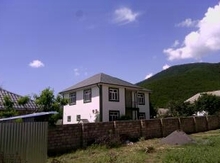 Həyət evi kirayə verilir, Oğuz r.