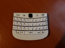 "Blackberry 9900" klaviaturası