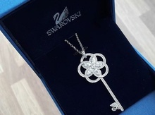 "Swarovski" boyunbağı