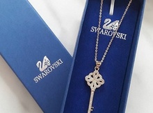 "Swarovski" boyunbağı