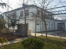 Bağ evi , Novxanı qəs.