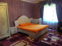Həyət evi kirayə verilir, Oğuz r.