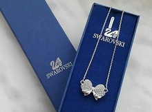 "Swarovski" boyunbağı