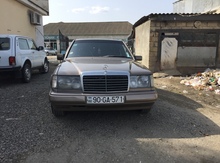 Mercedes E 200, 1990 il