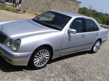 Mercedes E 220, 2000 il
