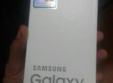 "Samsung" və "Apple iPhone" telefonları