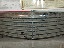 "Mercedes E-Class" radiator barmaqlığı