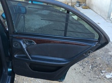 "Mercedes W210" qapısı
