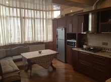3-otaqlı yeni tikili, 8 mkr., 130 m²