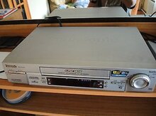 Видеомагнитофон "Panasonic NV-FJ720"