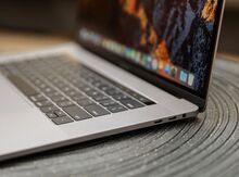 Apple Macbook Pro 15.4