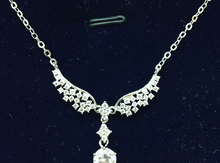 "Swarovski" boyunbağı