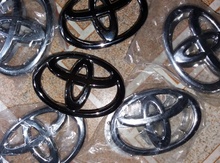 "Toyota" emblemləri