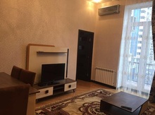4-otaqlı mənzil kirayə verilir, Ü. Hacıbəyov küç, 90 m²