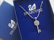 "Swarovski" boyunbaği