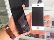 "Apple iPhone" ekranları