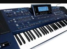 Sintezator "Roland"