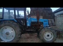 Traktor "Belarus 1221"