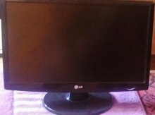 "LG" monitor
