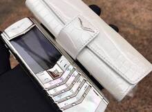 Vertu White Alligator Design Plate Platinium Signature