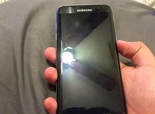 "Samsung S7 edge" ekranı