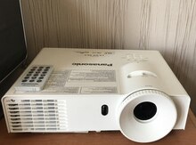 Proyektor "Panasonic"
