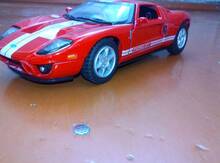 "Ford GT Kinsmart" oyuncaq
