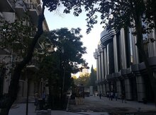 2-комн. квартира, м. Сахил, 65 м²