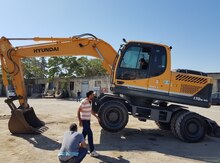 "Hyundai" traktor