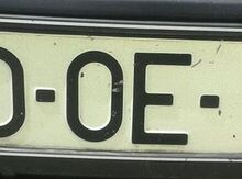 Avtomobil qeydiyyat nişanı - 90-OE-102