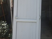 Plastik qapı