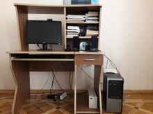Kompüter masası
