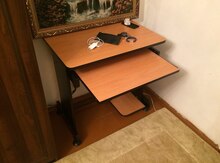 Kompüter masası