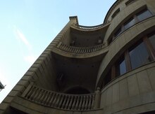 Villa, Gənclik m.