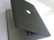 Apple MacBook Pro 15-inch Touch Bar MLH42LL/A