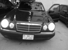 Mercedes E 220, 1990 il