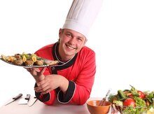 Aşbaz tələb olunur