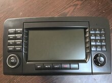 Mercedes avtomobili üçün monitor