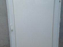 Plastik qapı