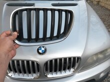 "BMW X5" radiator barmaqlığı