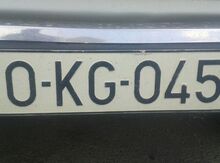 Avtomobil qeydiyyat nişanları 10-KG-045
