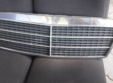 "Mercedes W210" radiator barmaqlığı