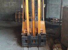 Forklift, 2000 il