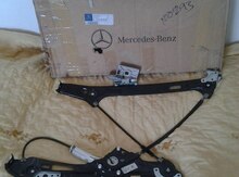 "Mercedes" şüşəqaldırıcısı
